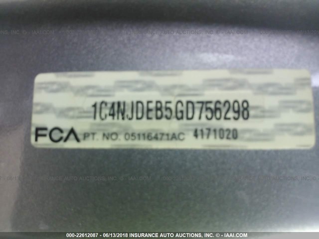 1C4NJDEB5GD756298 - 2016 JEEP COMPASS LATITUDE ნაცრისფერი ფოტო 9