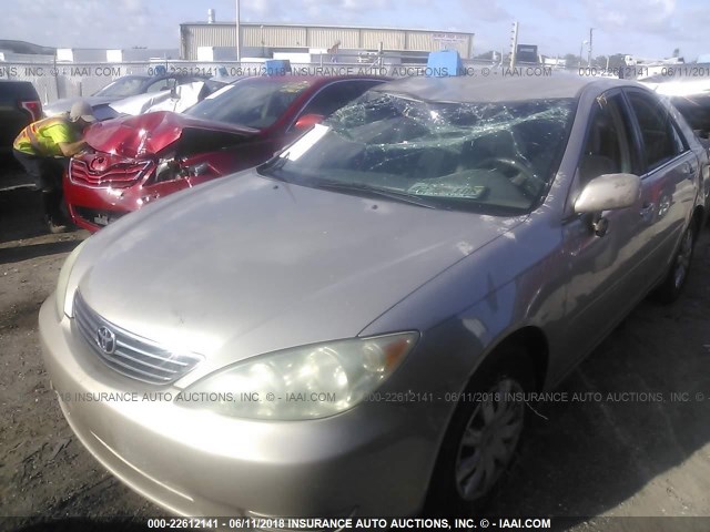 4T1BE32K35U559208 - 2005 TOYOTA CAMRY LE/XLE/SE ვერცხლისფერი ფოტო 2