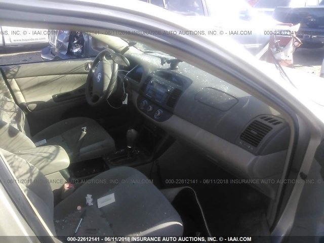 4T1BE32K35U559208 - 2005 TOYOTA CAMRY LE/XLE/SE ვერცხლისფერი ფოტო 5