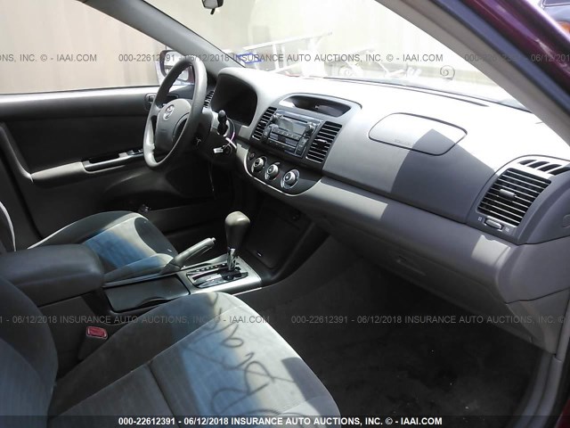 4T1BE32K95U053589 - 2005 TOYOTA CAMRY LE/XLE/SE წითელი ფოტო 5