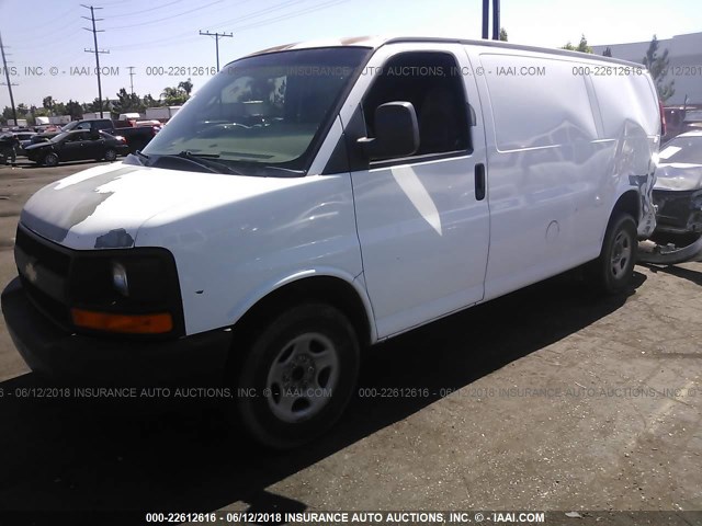 1GCFG15X461200805 - 2006 CHEVROLET EXPRESS G1500  WHITE photo 2