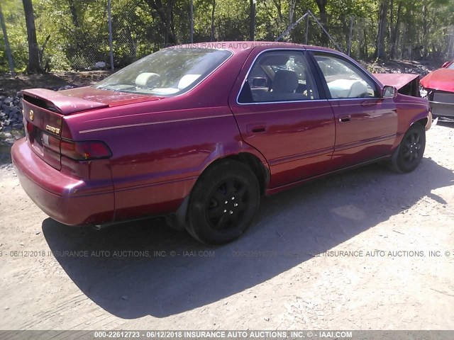 JT2BG22K2V0016828 - 1997 TOYOTA CAMRY LE/XLE RED photo 4