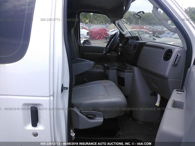 1FTNE2EW7EDA81109 - 2014 FORD ECONOLINE E250 VAN WHITE photo 5