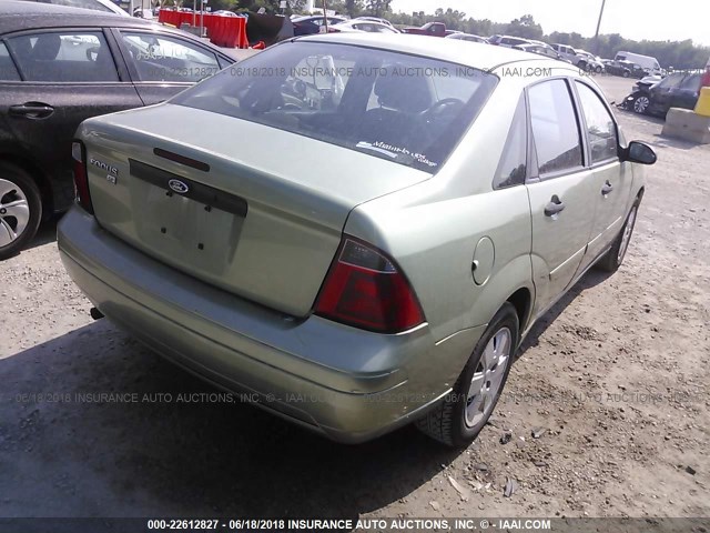 1FAFP34NX7W310618 - 2007 FORD FOCUS ZX4/S/SE/SES GREEN photo 4