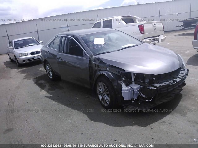 4T1BF1FK3GU611452 - 2016 TOYOTA CAMRY LE/XLE/SE/XSE GRAY photo 1