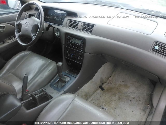 4T1BF22K2YU934291 - 2000 TOYOTA CAMRY LE/XLE BLACK photo 5