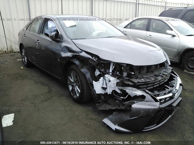 4T1BF1FK8HU811485 - 2017 TOYOTA CAMRY LE/XLE/SE/XSE GRAY photo 1