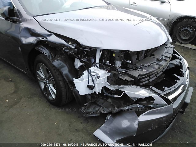 4T1BF1FK8HU811485 - 2017 TOYOTA CAMRY LE/XLE/SE/XSE GRAY photo 6