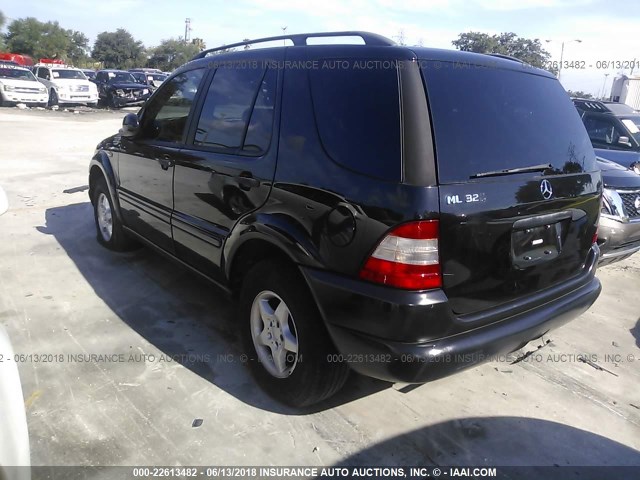 4JGAB54E9WA044417 - 1998 MERCEDES-BENZ ML 320 BLACK photo 3