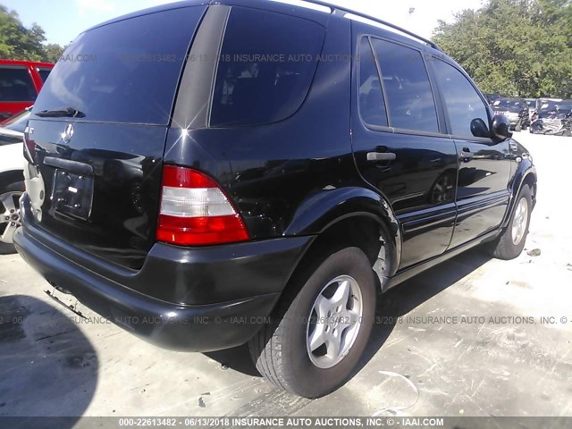 4JGAB54E9WA044417 - 1998 MERCEDES-BENZ ML 320 BLACK photo 4