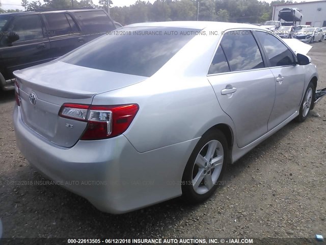 4T1BF1FK0DU207309 - 2013 TOYOTA CAMRY L/SE/LE/XLE 银色 照片 4