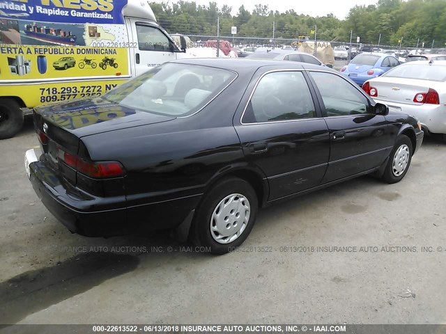 4T1BG22K4XU612523 - 1999 TOYOTA CAMRY CE/LE/XLE BLACK photo 4