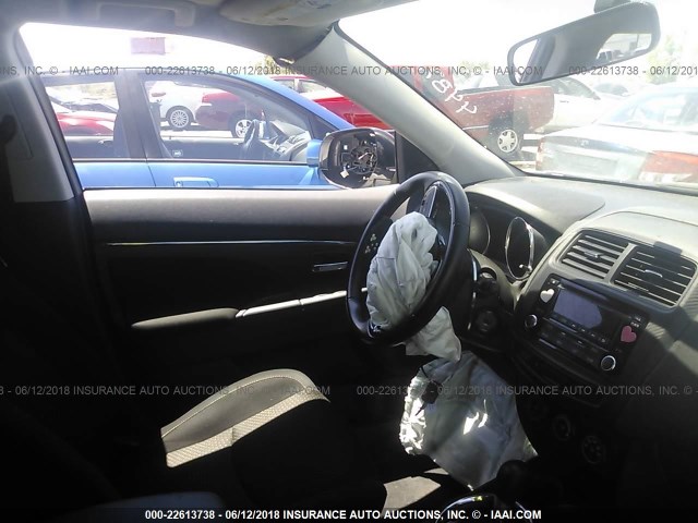 JA4AP3AW3GZ030839 - 2016 MITSUBISHI OUTLANDER SPORT ES/SE WHITE photo 5