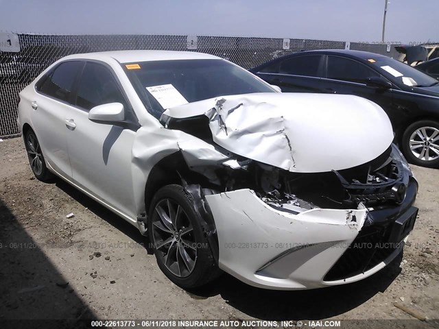4T1BF1FK2FU024738 - 2015 TOYOTA CAMRY LE/XLE/SE/XSE WHITE photo 1
