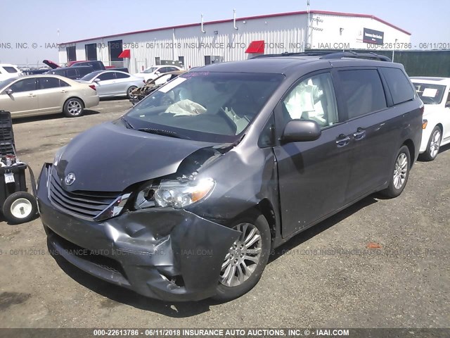 5TDYK3DC5FS577390 - 2015 TOYOTA SIENNA XLE/LIMITED GOLD photo 2