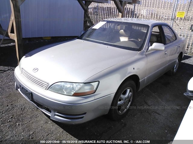 JT8VK13T2P0193983 - 1993 LEXUS ES 300 GOLD photo 2