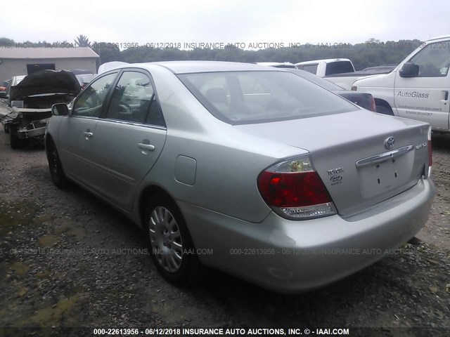 4T1BE32K45U394317 - 2005 TOYOTA CAMRY LE/XLE/SE ვერცხლისფერი ფოტო 3