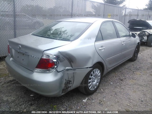 4T1BE32K45U394317 - 2005 TOYOTA CAMRY LE/XLE/SE ვერცხლისფერი ფოტო 4