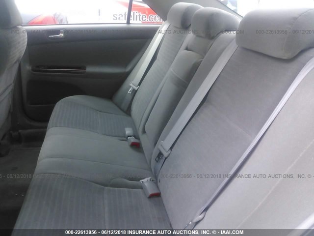 4T1BE32K45U394317 - 2005 TOYOTA CAMRY LE/XLE/SE ვერცხლისფერი ფოტო 8