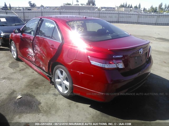 4T1BF3EK5BU666121 - 2011 TOYOTA CAMRY SE/LE/XLE წითელი ფოტო 3