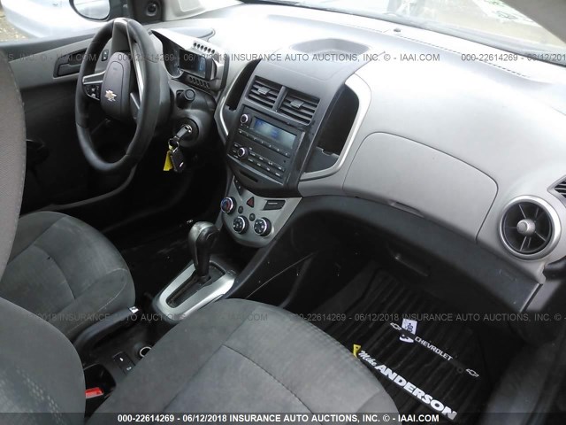 1G1JA5SH4G4134166 - 2016 CHEVROLET SONIC LS 黑色 照片 5