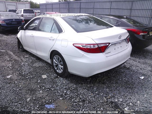 4T1BF1FK8HU400085 - 2017 TOYOTA CAMRY LE/XLE/SE/XSE WHITE photo 3