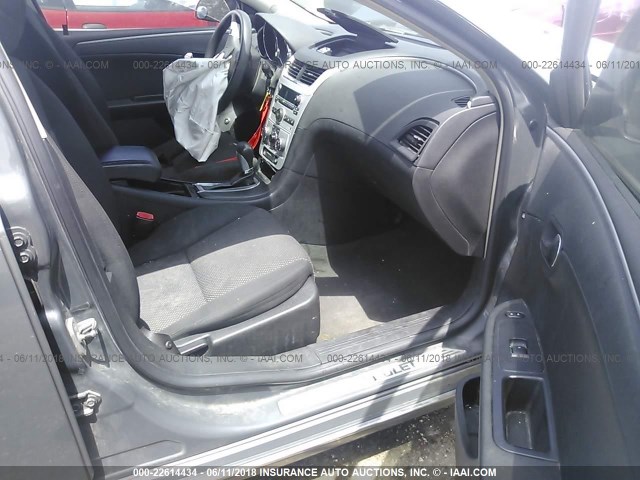 1G1ZH57B49F232088 - 2009 CHEVROLET MALIBU 1LT ნაცრისფერი ფოტო 5
