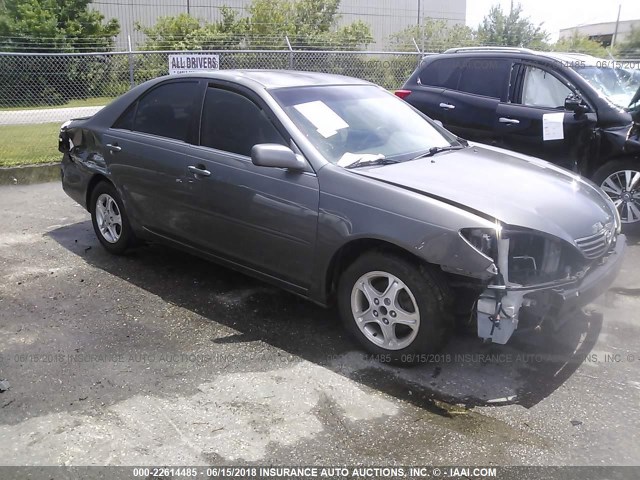 4T1BE32K35U974285 - 2005 TOYOTA CAMRY LE/XLE/SE ნაცრისფერი ფოტო 1