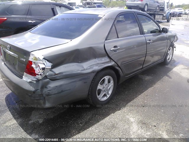 4T1BE32K35U974285 - 2005 TOYOTA CAMRY LE/XLE/SE ნაცრისფერი ფოტო 4