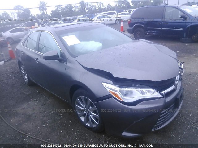 4T1BK1FK2FU566658 - 2015 TOYOTA CAMRY XSE/XLE GRAY photo 1