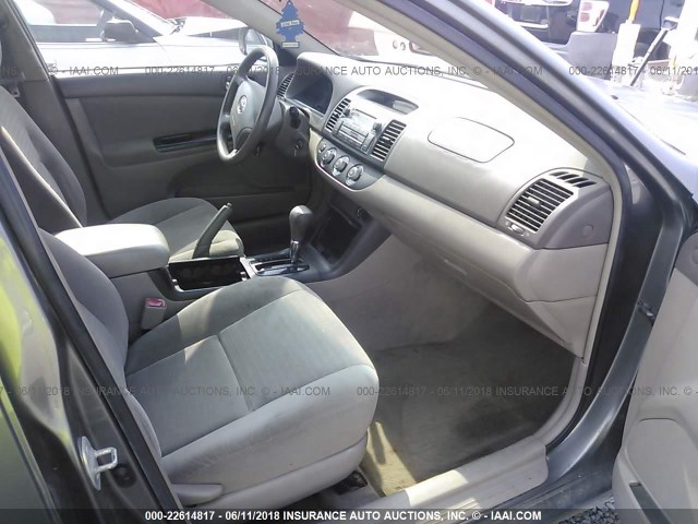 4T1BE32K56U679982 - 2006 TOYOTA CAMRY LE/XLE/SE ნაცრისფერი ფოტო 5