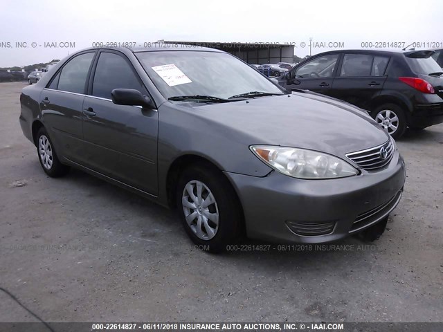 JTDBE32KX63064340 - 2006 TOYOTA CAMRY LE/XLE GRAY photo 1