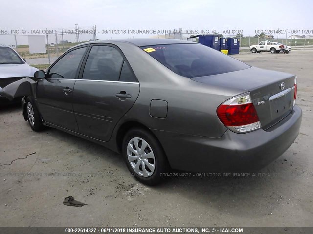 JTDBE32KX63064340 - 2006 TOYOTA CAMRY LE/XLE GRAY photo 3
