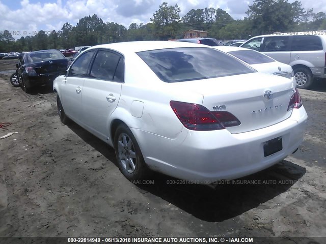 4T1BK36BX8U283231 - 2008 TOYOTA AVALON XL/XLS/TOURING/LIMITED WHITE photo 3