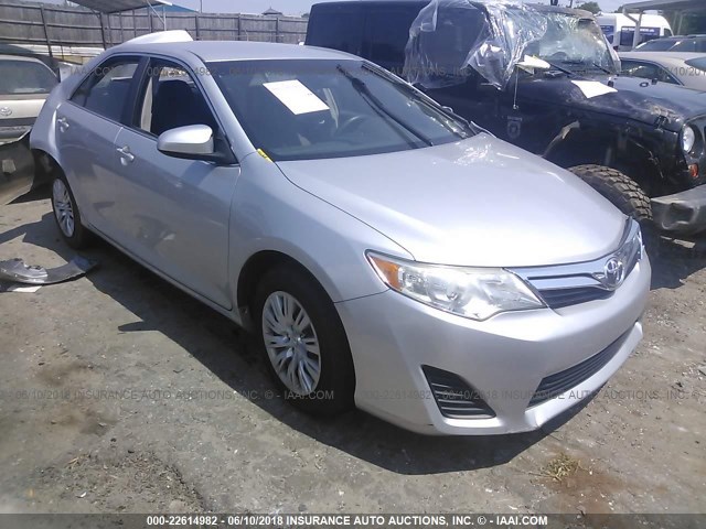4T1BF1FK9CU197118 - 2012 TOYOTA CAMRY SE/LE/XLE SILVER photo 1