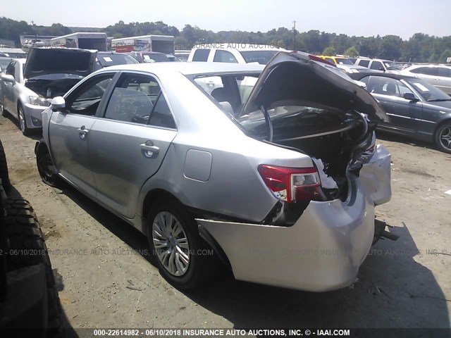 4T1BF1FK9CU197118 - 2012 TOYOTA CAMRY SE/LE/XLE SILVER photo 3