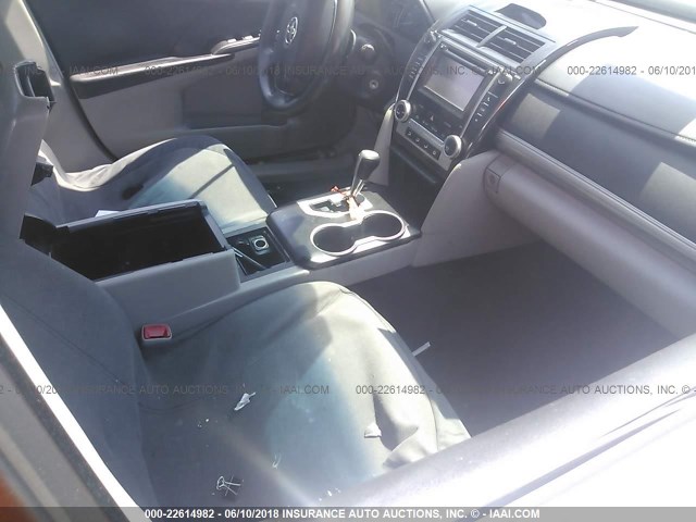 4T1BF1FK9CU197118 - 2012 TOYOTA CAMRY SE/LE/XLE SILVER photo 5