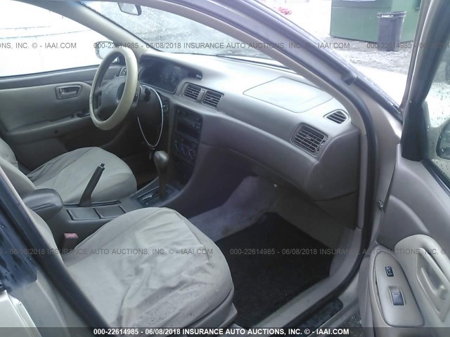 4T1BG22K3WU254278 - 1998 TOYOTA CAMRY CE/LE/XLE TAN photo 5