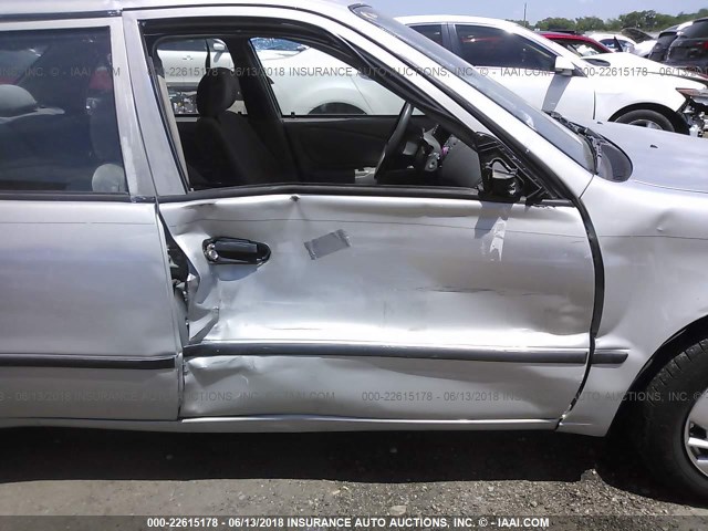 1NXBR12E5YZ310108 - 2000 TOYOTA COROLLA VE/CE/LE 银色 照片 6