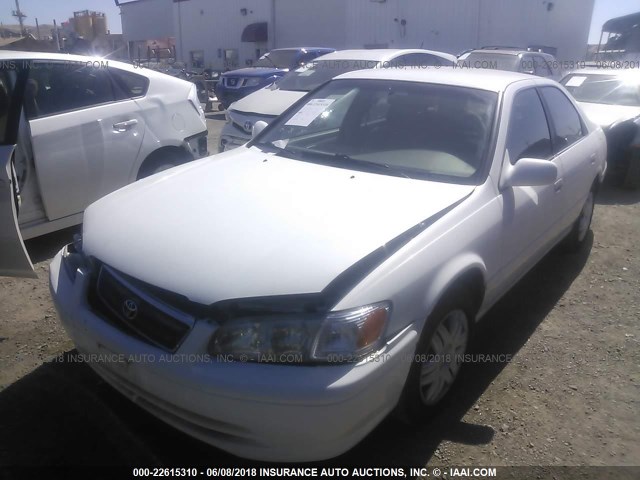 4T1BF22KXYU951632 - 2000 TOYOTA CAMRY LE/XLE Weiß Foto 2