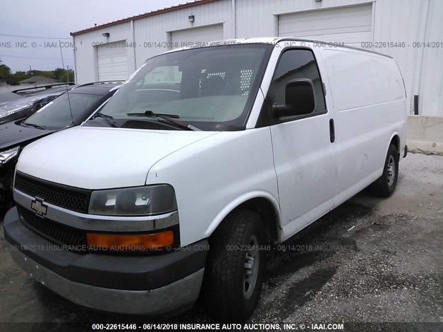 1GCFH15T261195047 - 2006 CHEVROLET EXPRESS G1500  WHITE photo 2