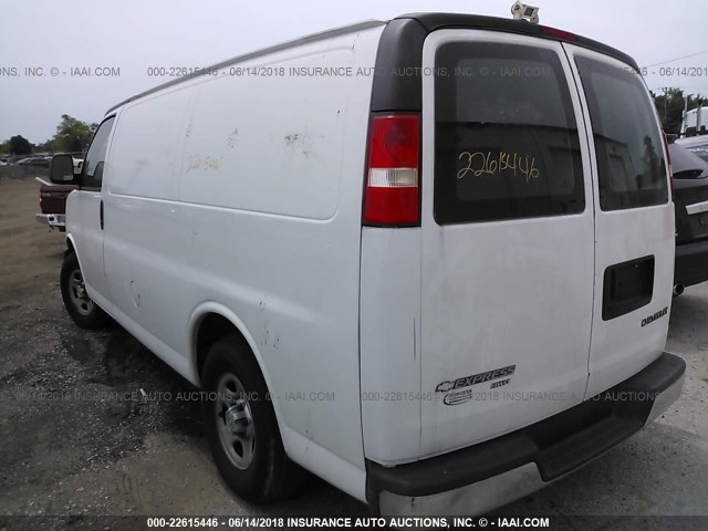 1GCFH15T261195047 - 2006 CHEVROLET EXPRESS G1500  WHITE photo 3