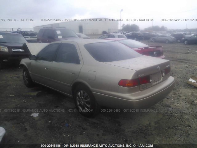 JT2BG22K210599685 - 2001 TOYOTA CAMRY CE/LE/XLE GOLD photo 3