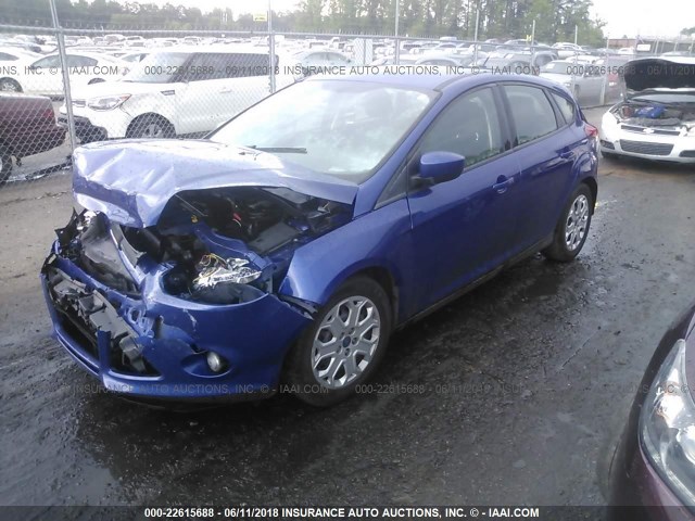 1FAHP3K21CL380733 - 2012 FORD FOCUS SE BLUE photo 2