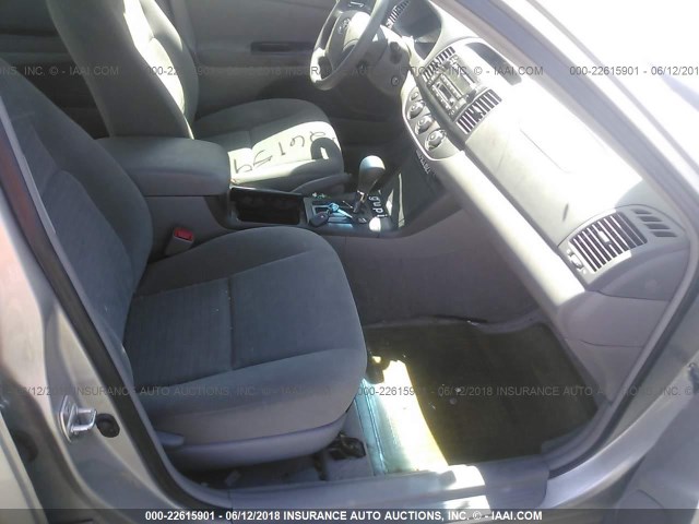 4T1BE32K95U413752 - 2005 TOYOTA CAMRY LE/XLE/SE Gümüş foto 5