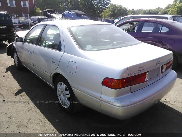 4T1BG22K4YU654773 - 2000 TOYOTA CAMRY CE/LE/XLE SILVER photo 3