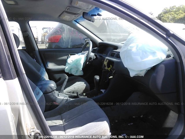 4T1BG22K4YU654773 - 2000 TOYOTA CAMRY CE/LE/XLE SILVER photo 5