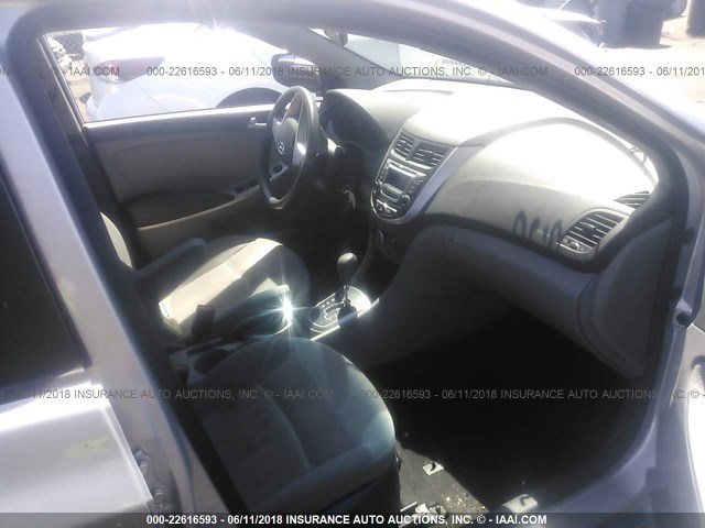 KMHCT4AE4EU653660 - 2014 HYUNDAI ACCENT GLS/GS SILVER photo 5