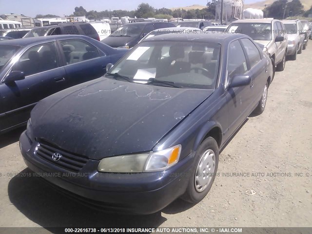 JT2BG22KXX0306365 - 1999 TOYOTA CAMRY LE/XLE BLUE photo 2