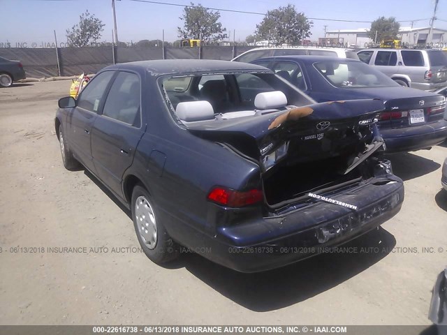 JT2BG22KXX0306365 - 1999 TOYOTA CAMRY LE/XLE BLUE photo 3